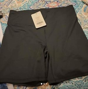 Fabletics High Waisted Shorts (2)